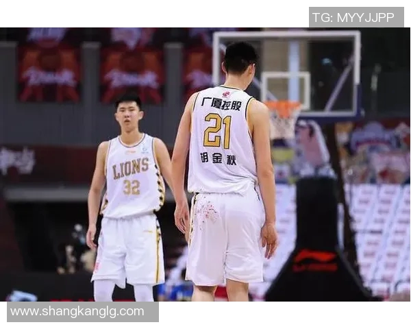 广州篮球队与上海篮球队赛后状态分析与总结探讨